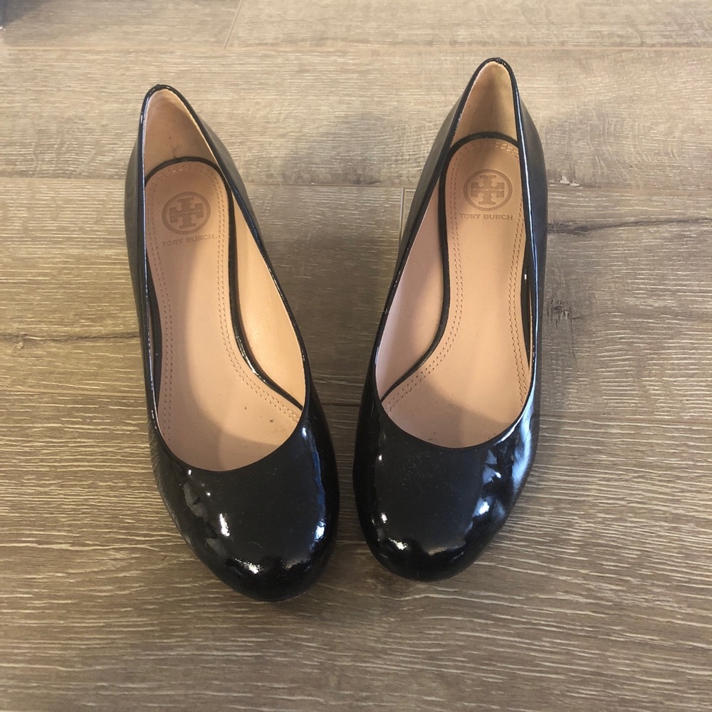 Like new! Tory Burch closed toe wedges.